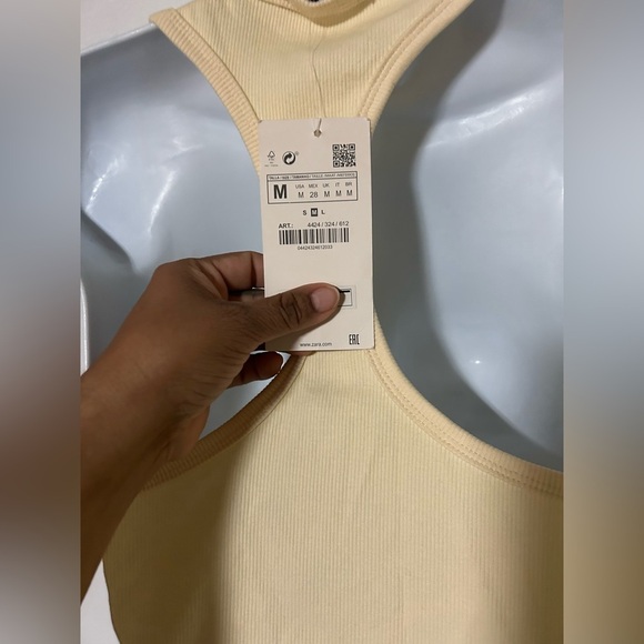 ZARA Women's yellow Sleeveless Top - Picture 3 of 4